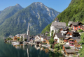 Einwohner der österreichischen Stadt Hallstatt protestieren gegen Tourismusüberfüllung